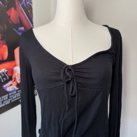 Urban Outfitters Kimchi Blue Black Long Sleeve Scalloped Cropped Blouse - Picture 9 of 12